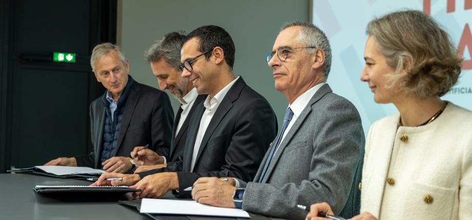 Schneider Electric renouvelle son mécénat avec Hi! PARIS pour accélérer la recherche ouverte en IA et accompagner la formation de nouveaux talents